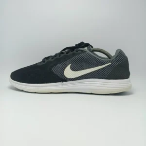 Nike Revolution 3