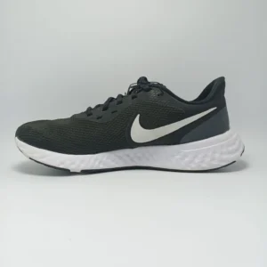 Nike Revolution 5