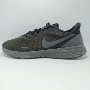 Nike Revolution 5