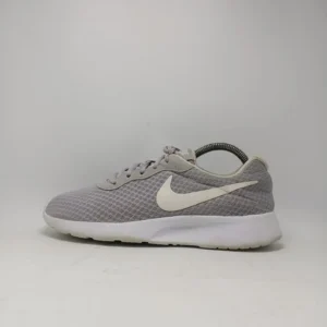 Nike Tanjun Sneaker